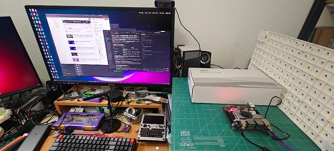 05-desk-scene